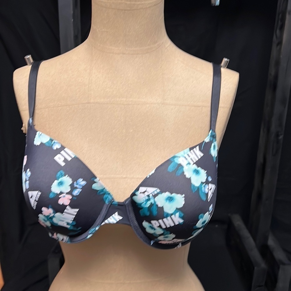 PINK “wear everywhere t-shirt lightly lined” bra size 36C